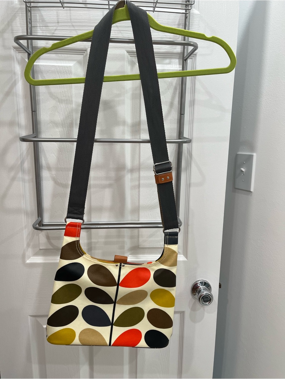 Orla Kiely canvas coated crossbody with signature leaf pattern. EUC!